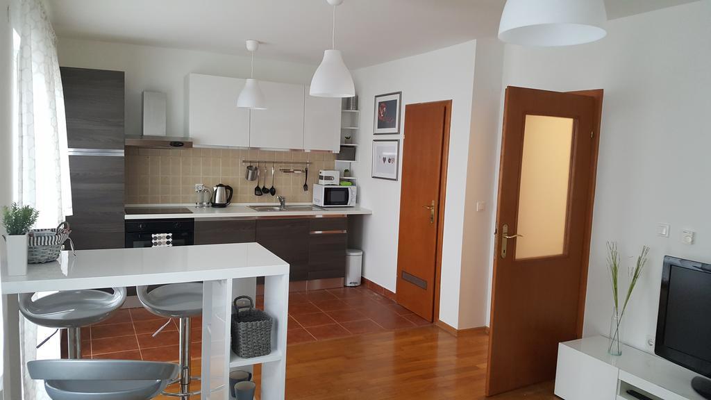 Apartment Roko Osijek Exteriör bild