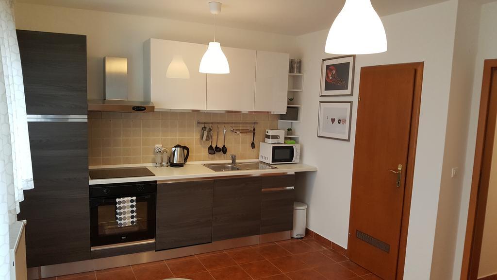 Apartment Roko Osijek Exteriör bild